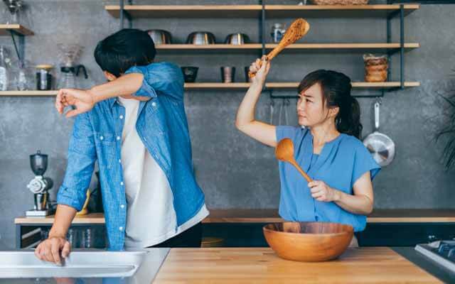 付き合いはじめたばかりのカップルのトラブルと対処法を紹介している画像